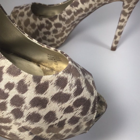 Guess leopard peep toe pumps. - Picture 5 of 8